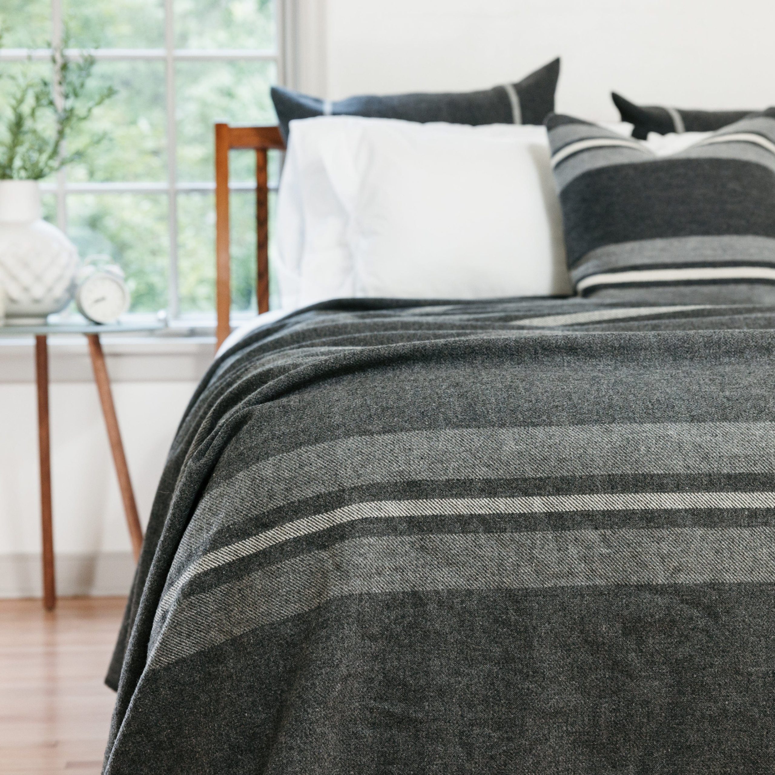 sm-image-8918eed3b8deec14943adfb7 Cabin Wool Blanket - Charcoal